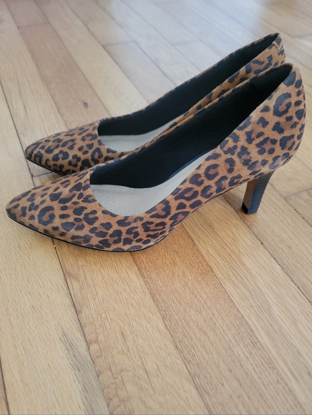 Clarks "Illeana Tulip" leopard pumps